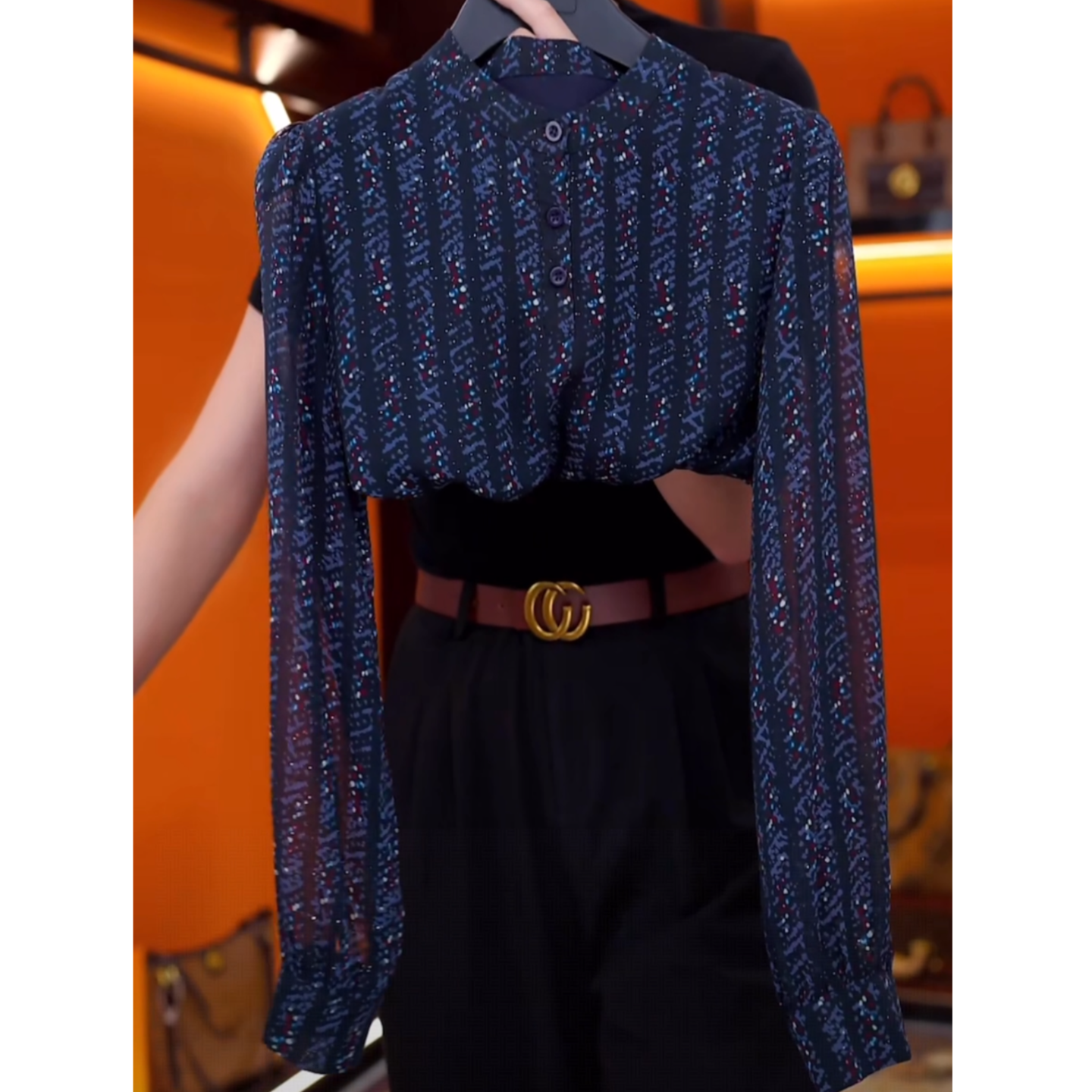 高级感蓝色条纹圆领衬衫女2025秋季新款气质减龄百搭显瘦小衫上衣