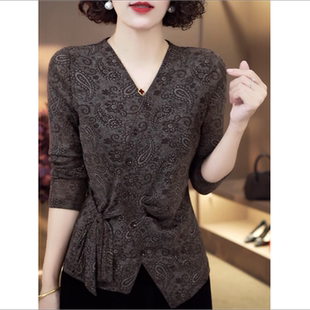 H洋气百搭休闲显瘦减龄打底衫 T恤女春秋新款 上衣 V领长袖 欧货时尚