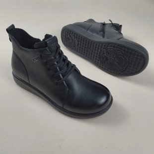 斯图瑞2025秋冬季新款牛皮短靴中老年妈妈款马丁靴低跟平底短靴子