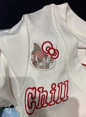 白色甜美风童趣刺绣V领内搭短袖T恤女夏季小众减龄修身打底衫上衣