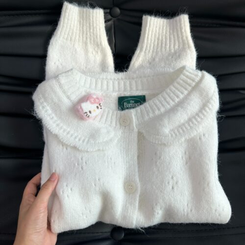 早秋季韩系穿搭白色镂空娃娃领针织开衫毛衣女甜美长袖外搭小上衣