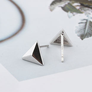 S925纯银精美三角形光面小耳钉女养耳朵防过敏送女友送闺蜜气质