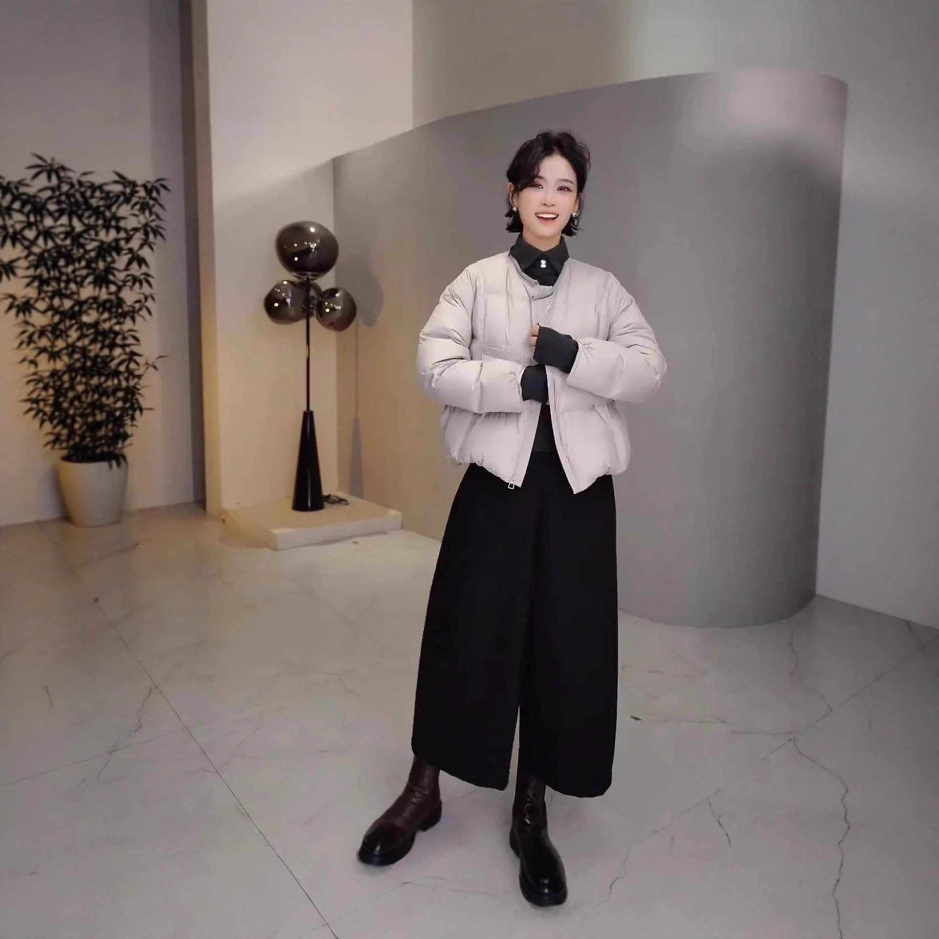 韩系设计感圆领白鸭绒羽绒服女装2025冬季韩系时尚洋气保暖外套潮