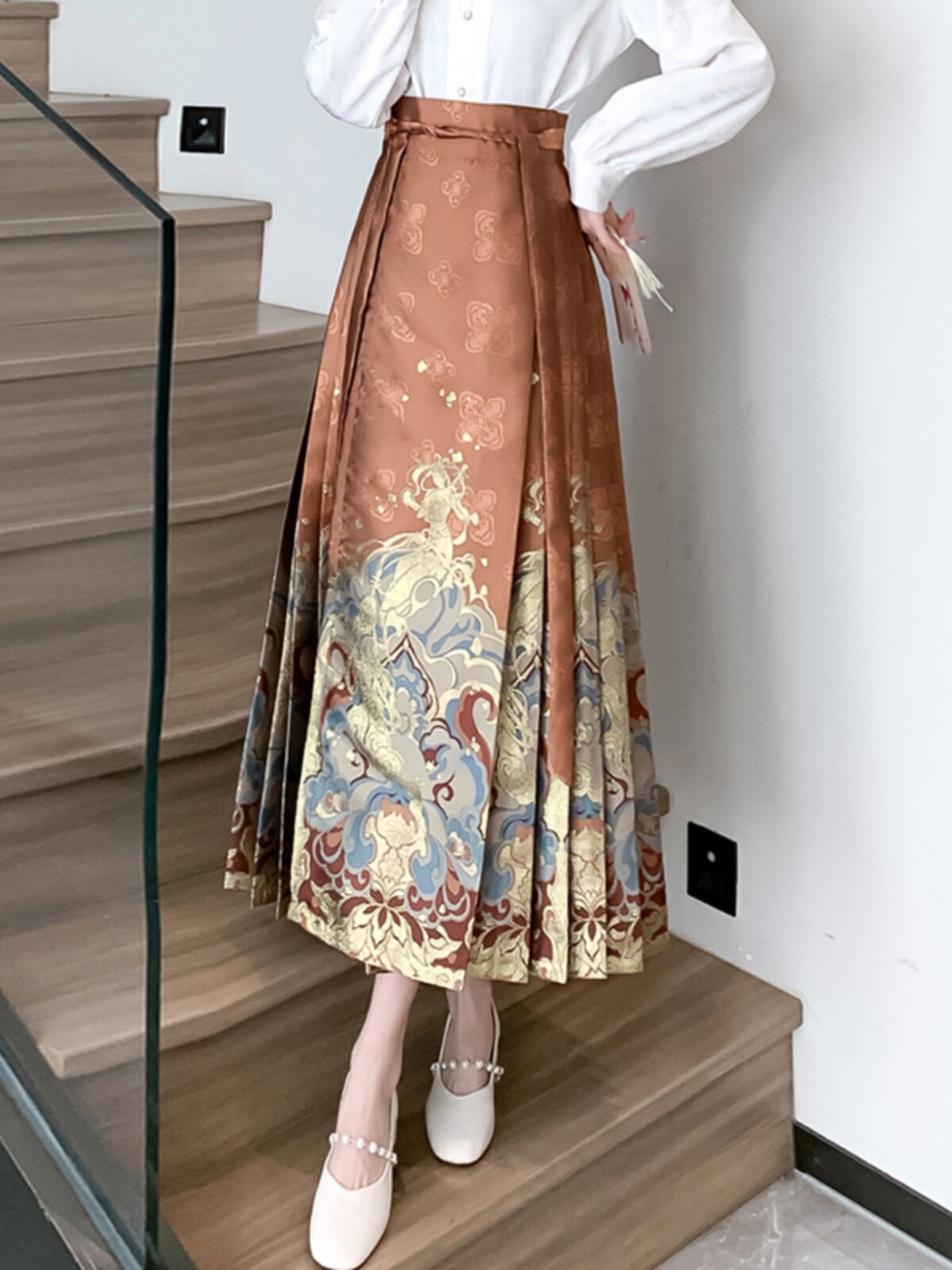 绫致戎美女装官方旗舰店缎面马面半身裙子女装季小个子高腰新中式