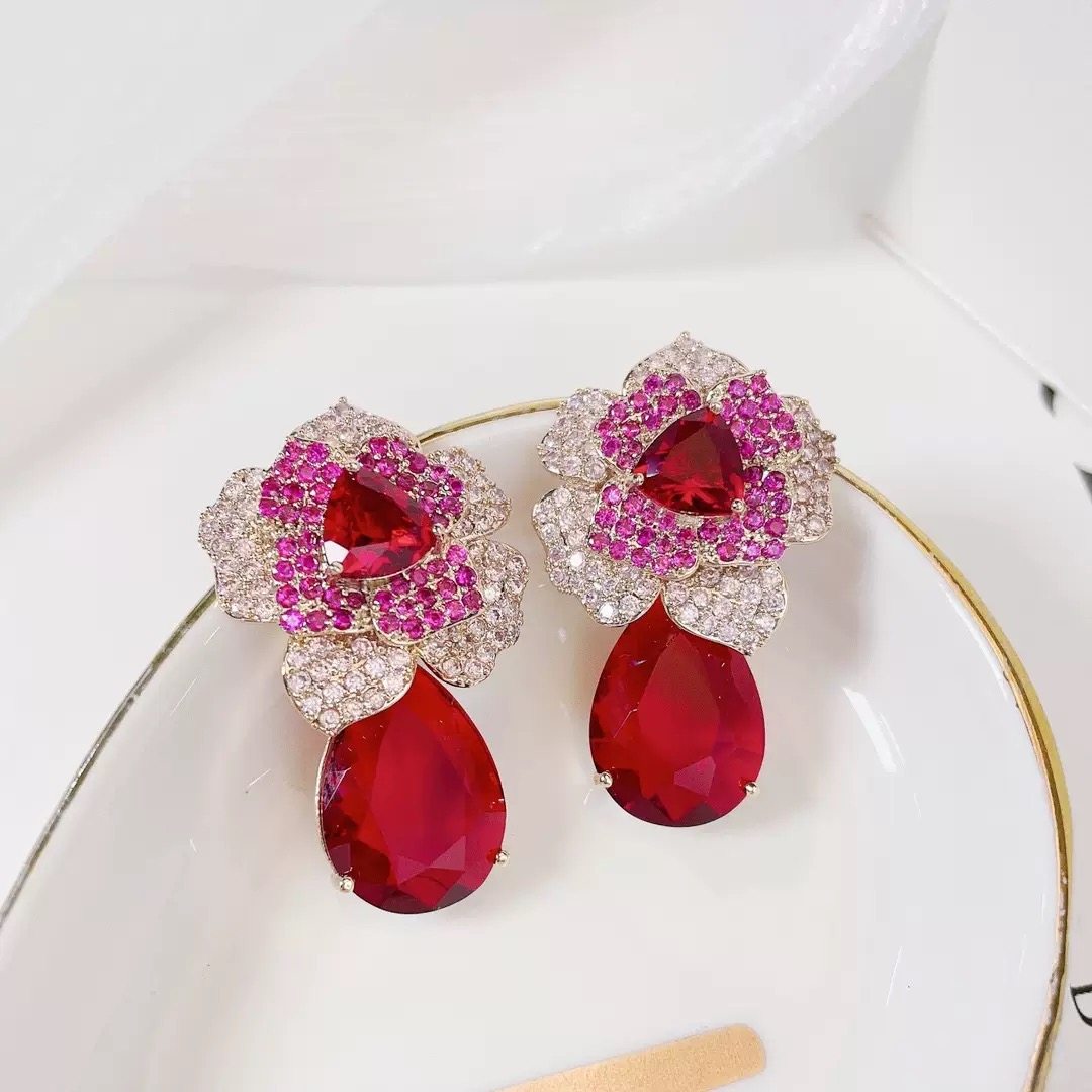 花漾轻奢高级感红色水滴耳钉小众设计感耳环2026新款爆款镶嵌耳饰,饰品/流行首饰/时尚饰品新,耳钉,淘宝优惠券,粉丝福利购,淘宝优惠卷
