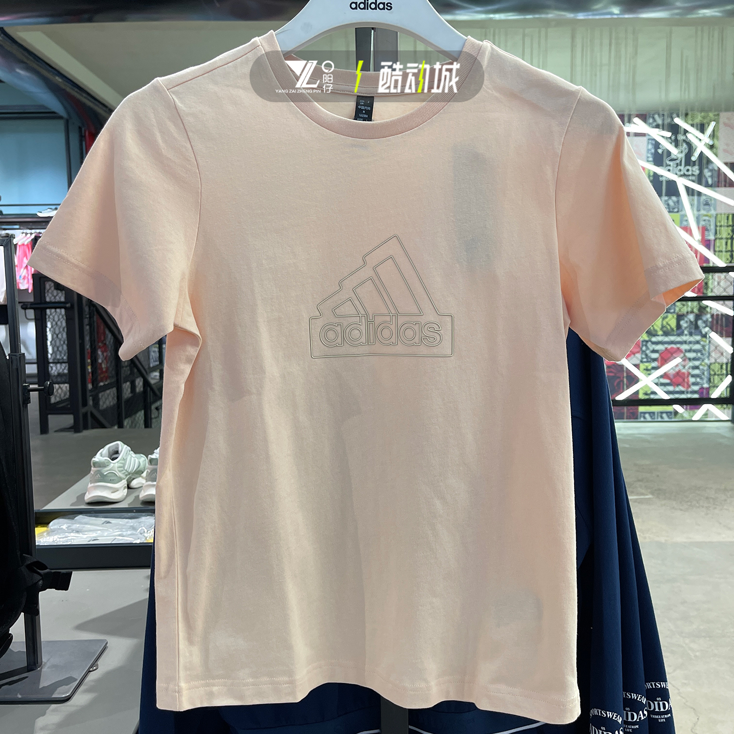 阿迪达斯女半袖休闲透气短袖T恤