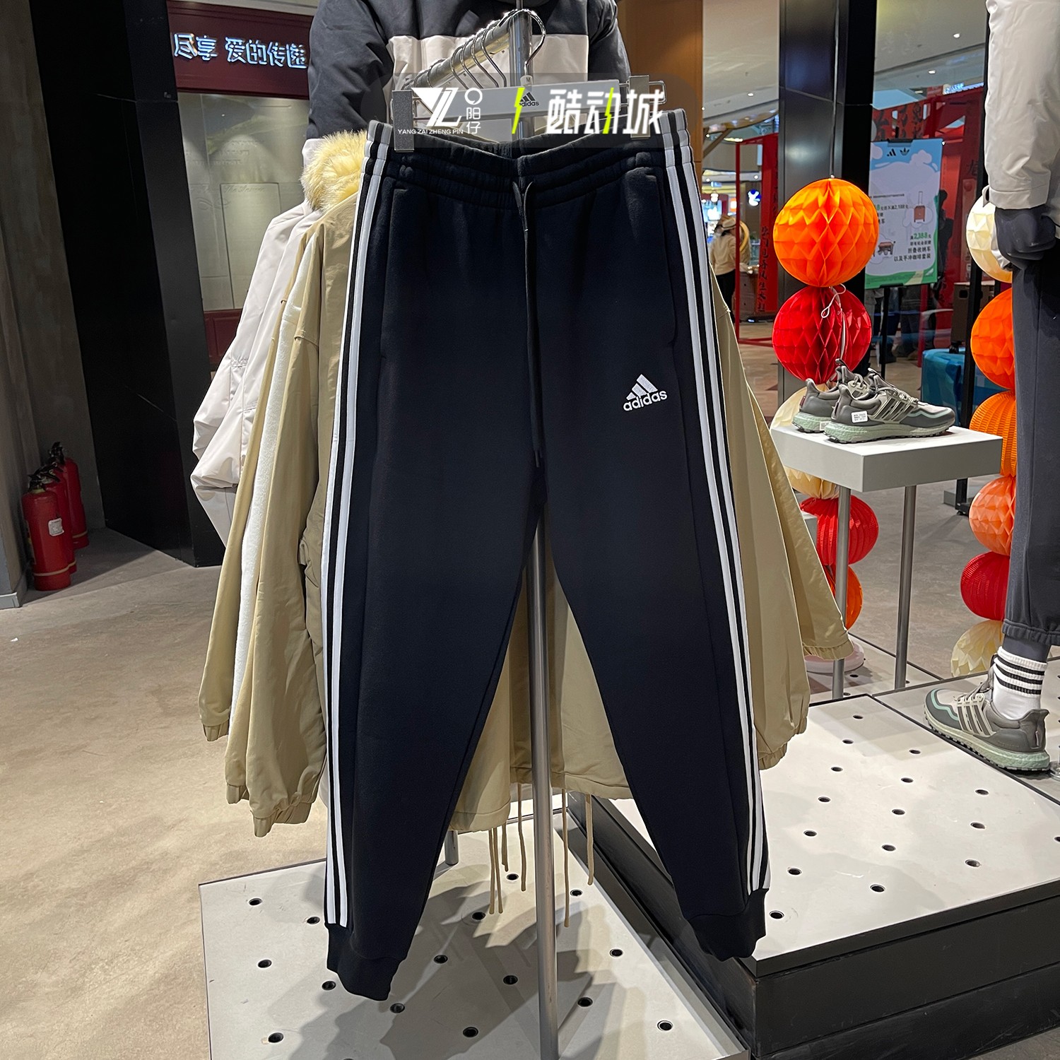 阿迪达斯男运动休闲卫裤束脚长裤