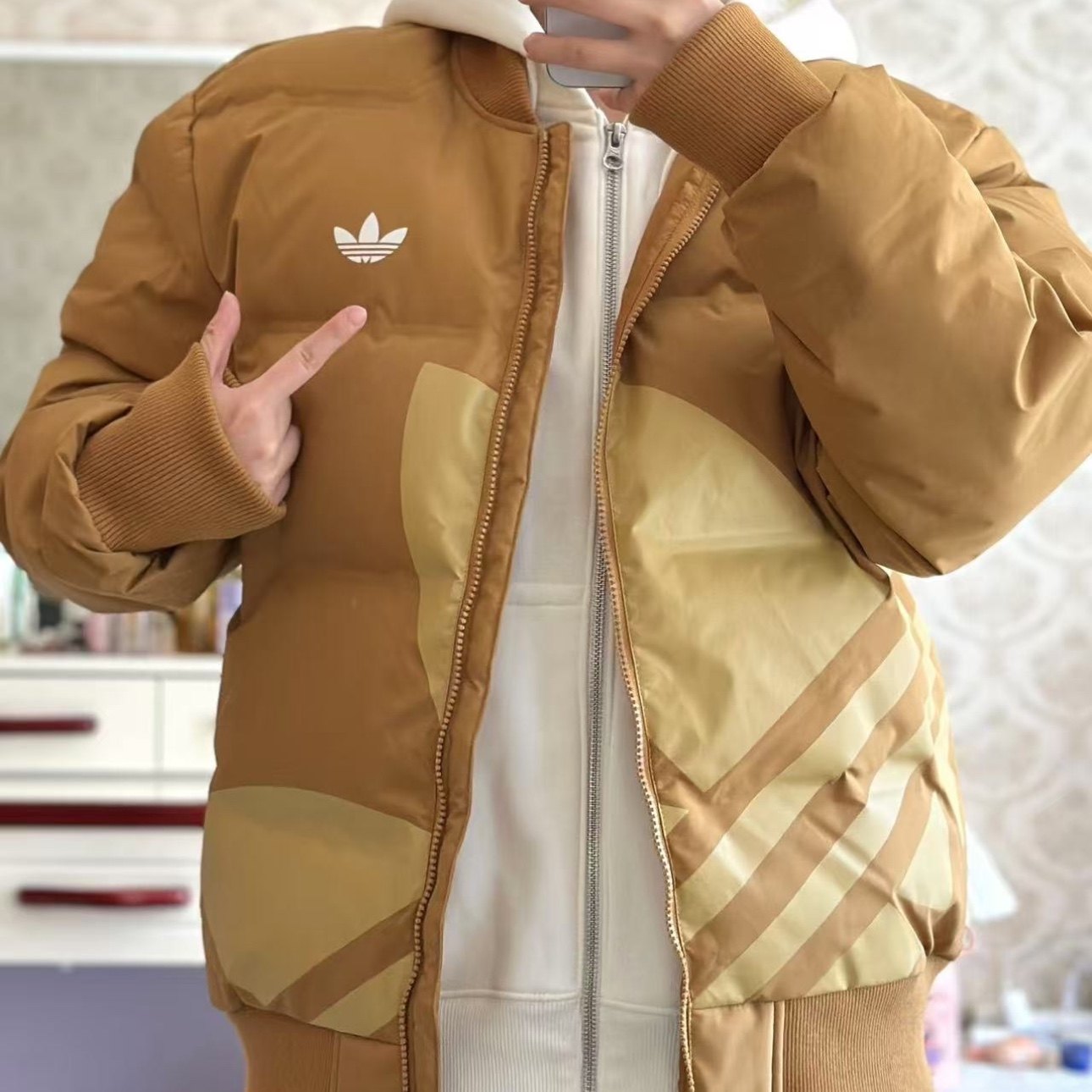 阿迪达斯三叶草男女同款麦棕色棒球服大logo保暖羽绒服夹克JL8411