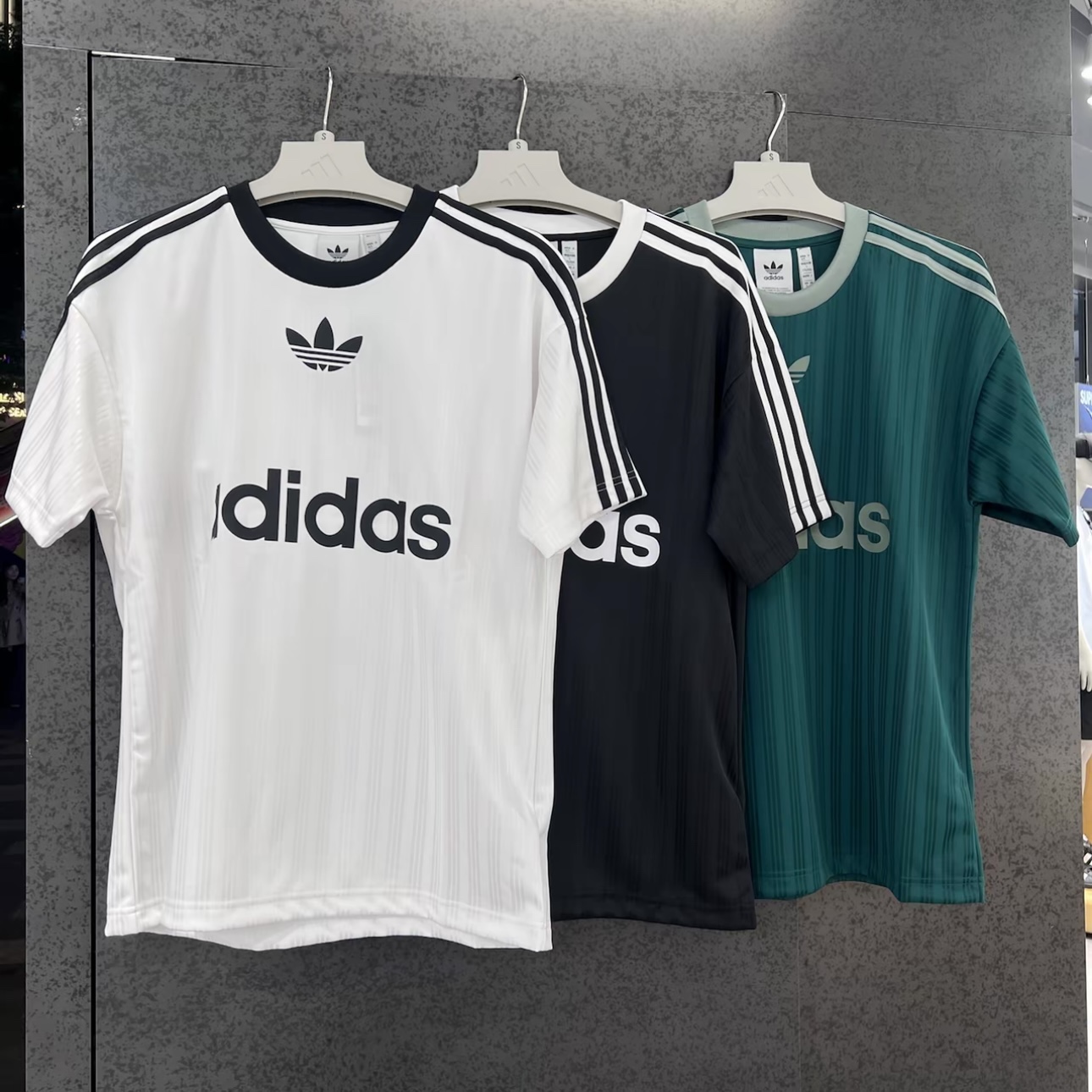 专柜正品Adidas三条纹速干半袖
