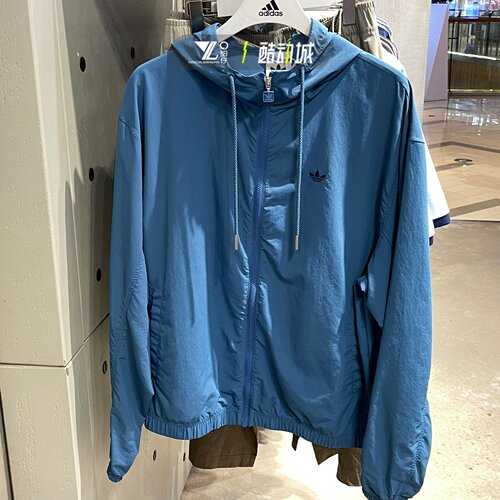 adidas三叶草男连帽刺绣LOGO外套