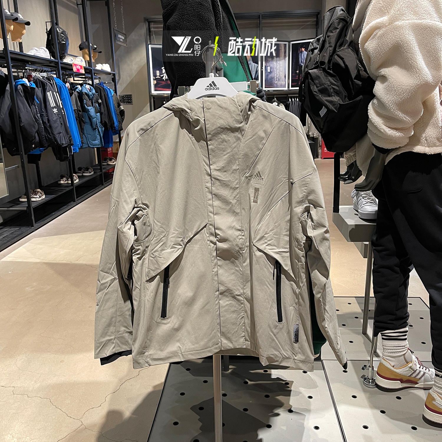 外套连帽宽松梭织防风运动保暖