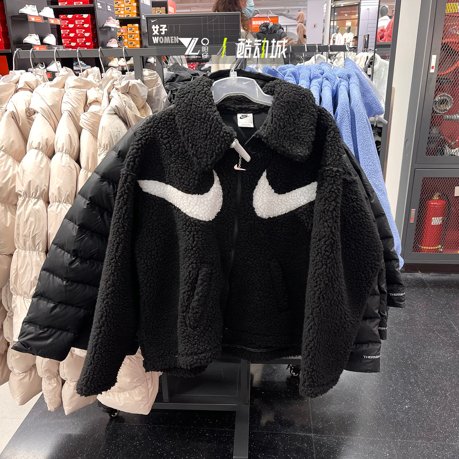 Nike耐克女子冬季保暖羊羔毛短款防风运动休闲夹克外套DD5621-010,运动服/休闲服装,运动茄克/外套,淘宝优惠券,粉丝福利购,淘宝优惠卷