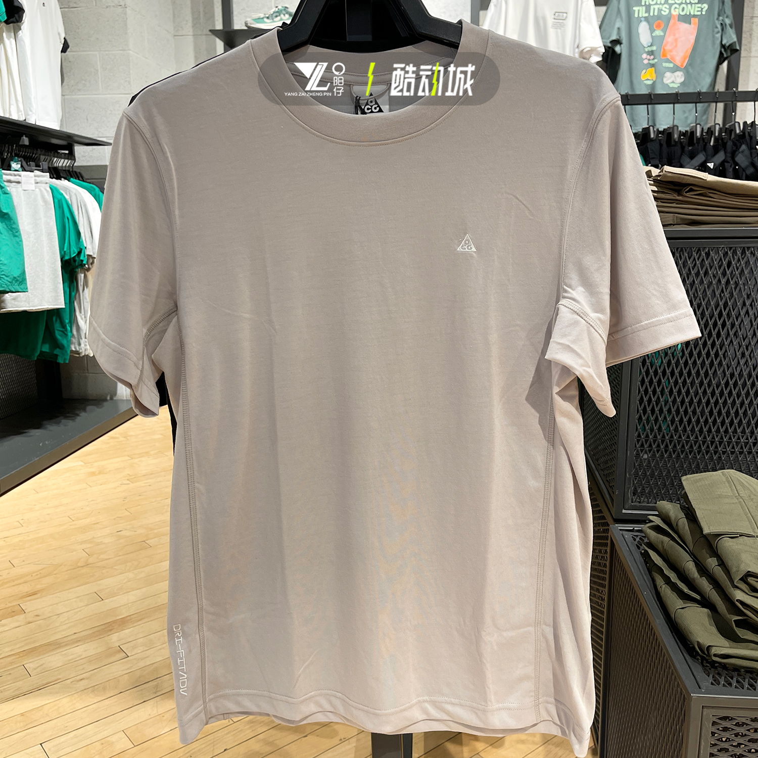 耐克男半袖运动休闲圆领短袖T恤