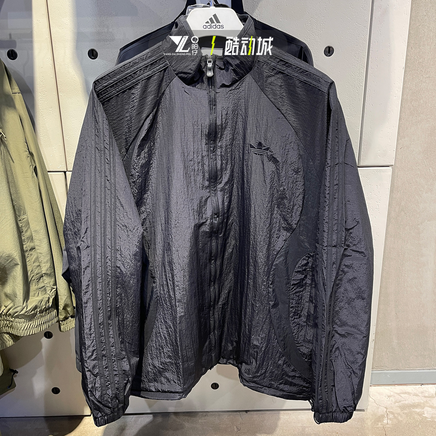 阿迪达斯三叶草男子25年春季新款运动服梭织立领黑色夹克JC6221