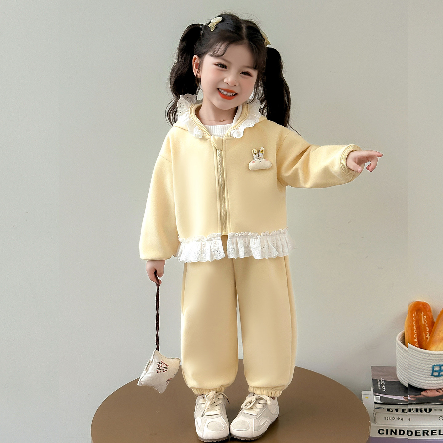 女童春秋花边连帽套装2026新款儿童洋气卫衣外套宝宝休闲裤两件套