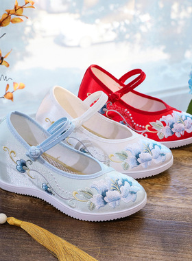 淩月  新款内圆头老北京布鞋女搭配汉服高跟厚底绣花鞋