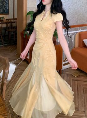 玉穗金澜 新中式黄色鱼尾改良订婚旗袍裙2026夏季温婉气质连衣裙