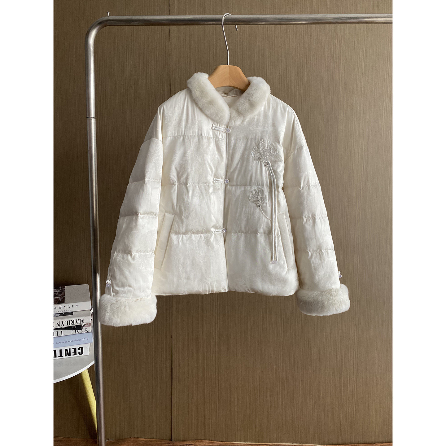 新中式钉珠獭兔毛领羽绒服女短款2025冬季新款高级感国风保暖外套,女装/女士精品,羽绒服,淘宝优惠券,粉丝福利购,淘宝优惠卷