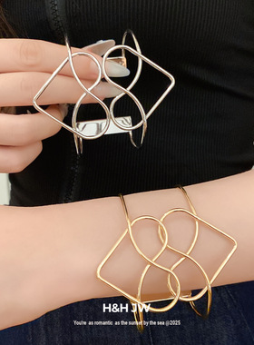 2026新款爆款交叉缠绕爱心镂空开口手镯冷淡风手环轻奢气质手饰女