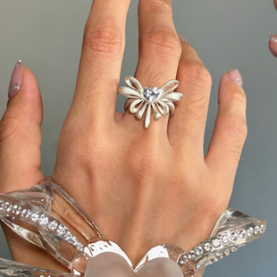 新款锆石爱心蝴蝶结开口戒指轻奢高级感指环设计感小众百搭手饰女