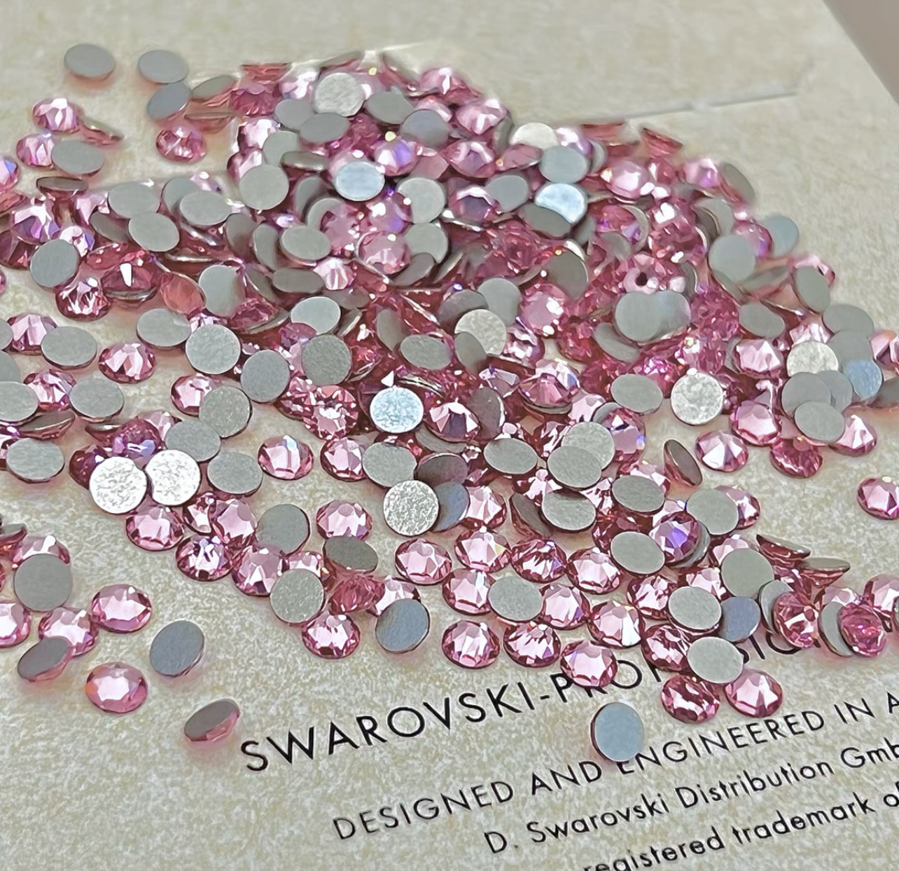 奥地利华子水晶223浅粉平底圆钻