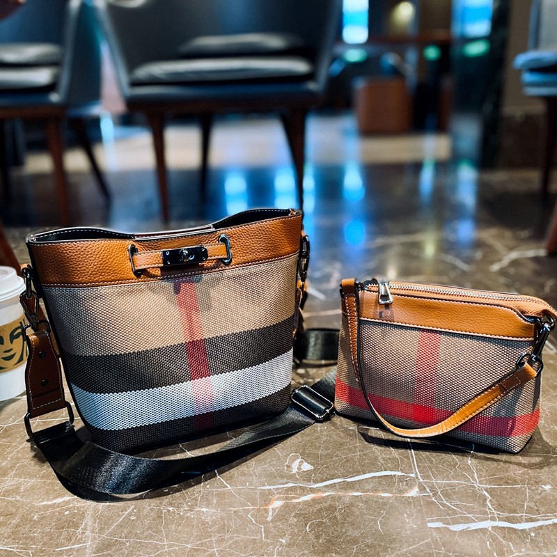 高级感洋气真皮水桶包女潮2025新款高端格子帆布包斜跨百搭女士包,箱包皮具/热销女包/男包,水桶包,淘宝优惠券,粉丝福利购,淘宝优惠卷
