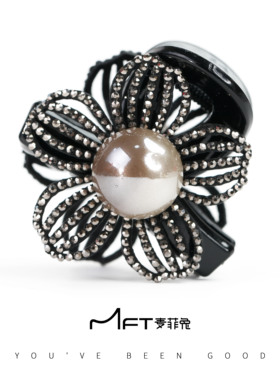 兰壹壹花旭小抓夹高级感镂空水钻花朵鲨鱼夹后脑勺盘发百搭头饰