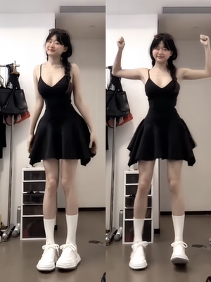 黑色收腰A字吊带连衣裙
