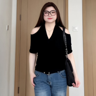 大码法式复古黑色挂脖露肩上衣女夏季胖mm气质时尚巨显瘦短袖t恤