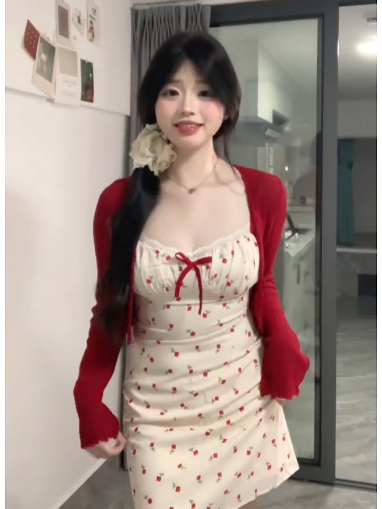 吊带裙红色小开衫两件套
