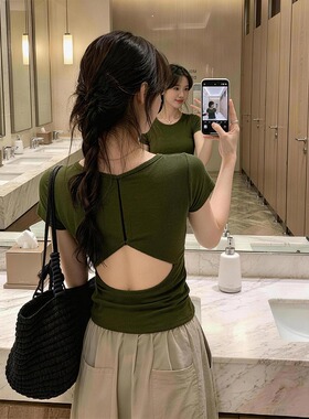 大码胖mm设计感镂空露背短袖T恤女夏季辣妹修身气质炸街绿色上衣