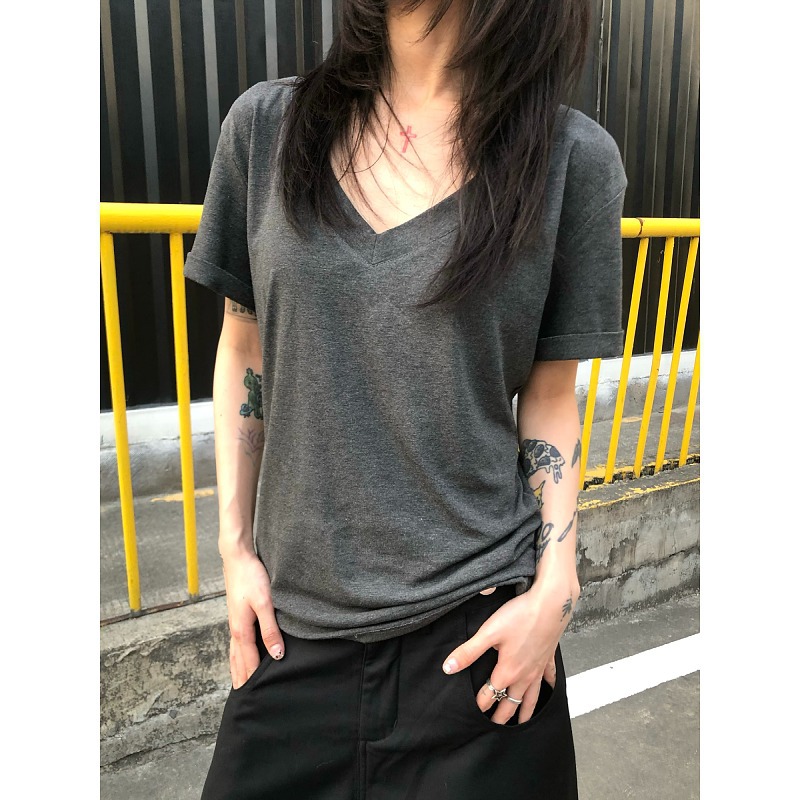 大码美式复古纯色V领简约短袖T恤夏季胖mm显瘦小众百搭打底上衣女
