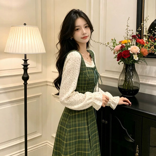 大码微胖女生法式方领绿色显瘦连衣裙女裙子胖妹妹梨形身材长裙