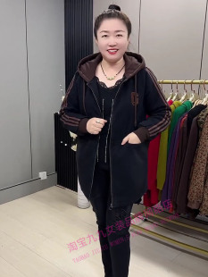 大码软牛仔加绒外套女士冬季妈妈装拼色连帽刺绣洋气中长棉服