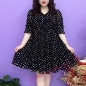 新款 时尚 波点连衣裙女2025年夏季 洋气减龄V领收腰显瘦百搭中长裙