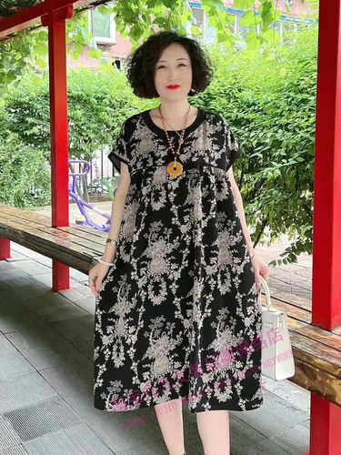 中老年圆领新款碎花连衣裙休闲风