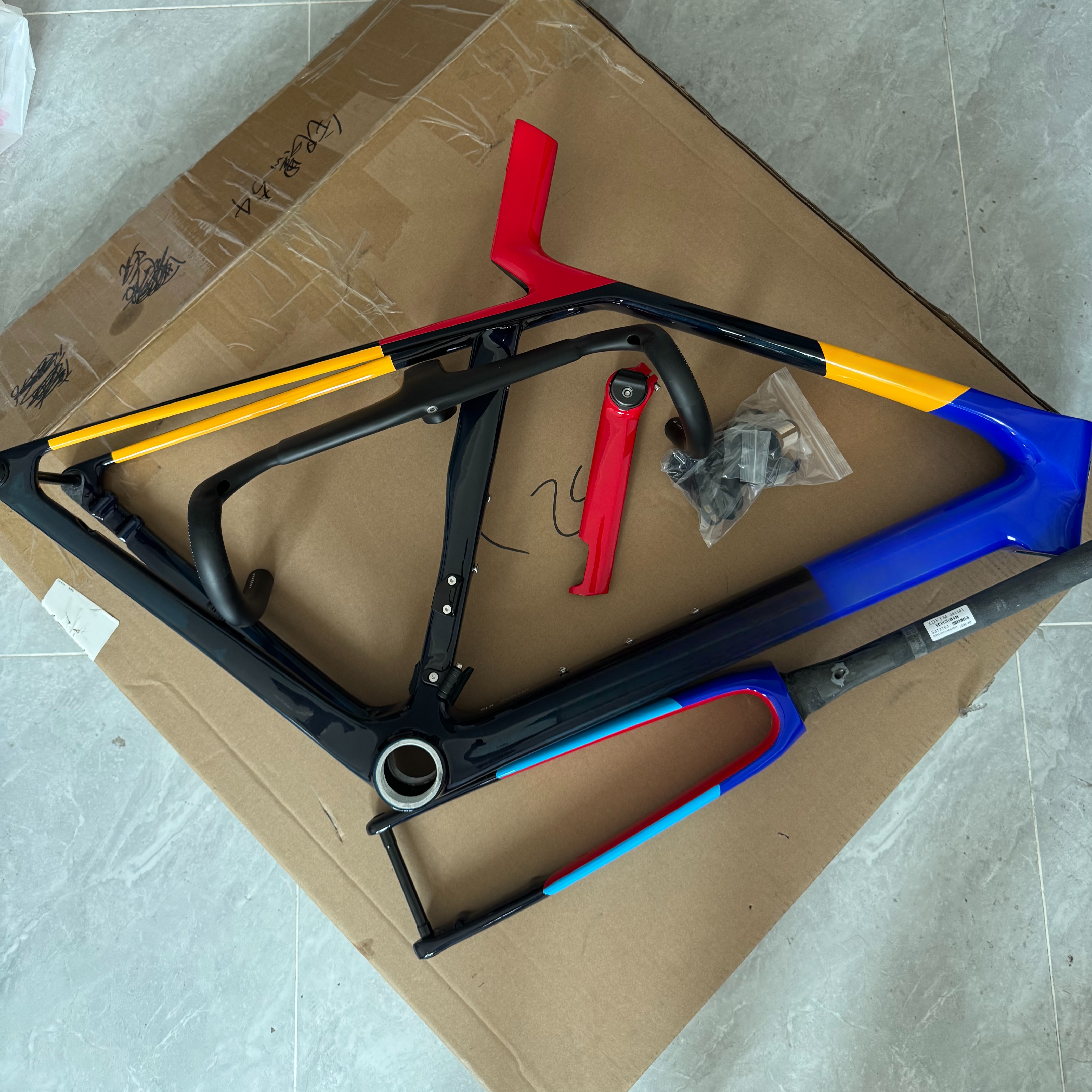 T1000碳纤维公路自行车车架