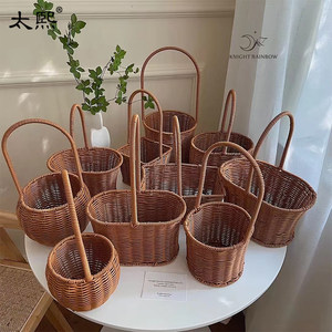 藤编花篮