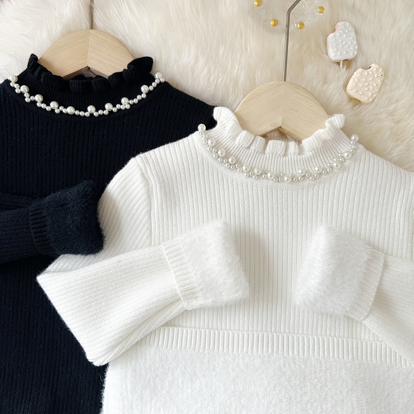 秋冬女童一体绒毛衣女宝珍珠领针织衫加绒加厚黑白色保暖内搭上衣