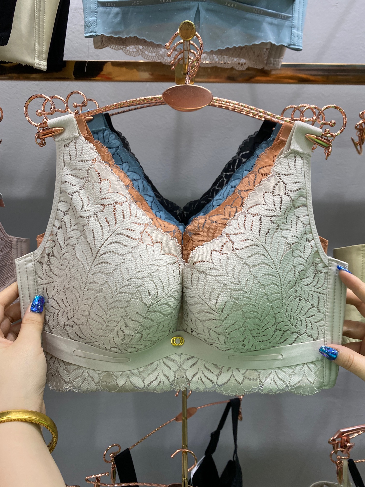 收副乳无钢圈无痕棉无磁秋季女