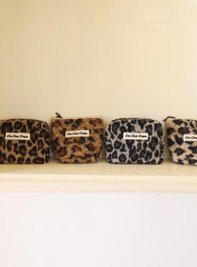On Our Own 24FW原创 豹纹毛呢吐司收纳包 拉链收纳袋 厚实柔软