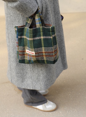 On Our Own 原创 栗子棕/森林绿编织毛呢方块手提袋 格纹手提包