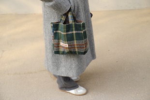 Our 森林绿编织毛呢方块手提袋 Own 栗子棕 格纹手提包 原创