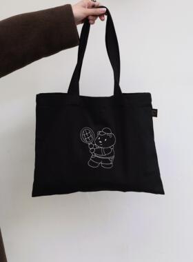 On Our Own原创 网球小熊刺绣方块手提包 人字纹棉黑单肩帆布包袋