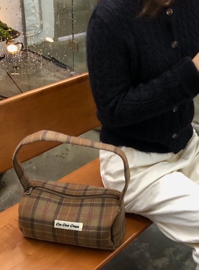 On Our Own 22SS  英国进口羊毛格纹复古棕圆筒包 拼接托特包法棍