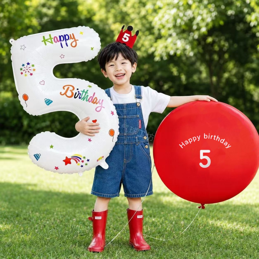 户外儿童生日红色大气球拍照道具