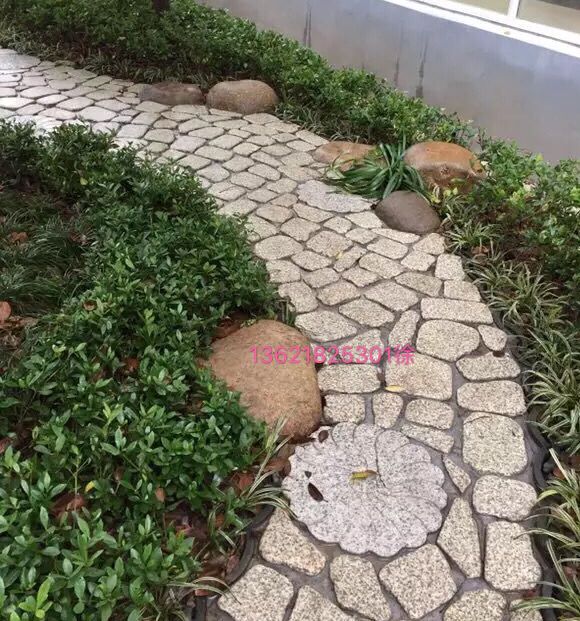 庭院铺路走道天然石材乱行随意铺装花园小路厚实自然踏步石汀步石