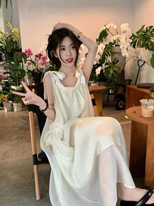 夏季甜美2023新款显瘦时尚温柔风米白色中长款吊带连衣裙女装chic
