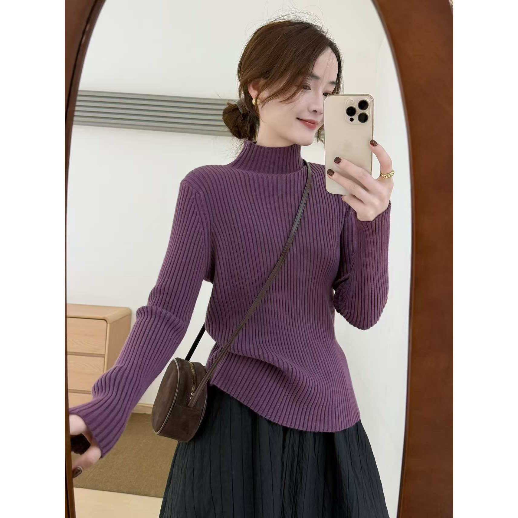 话里坑条修身高领打底衫