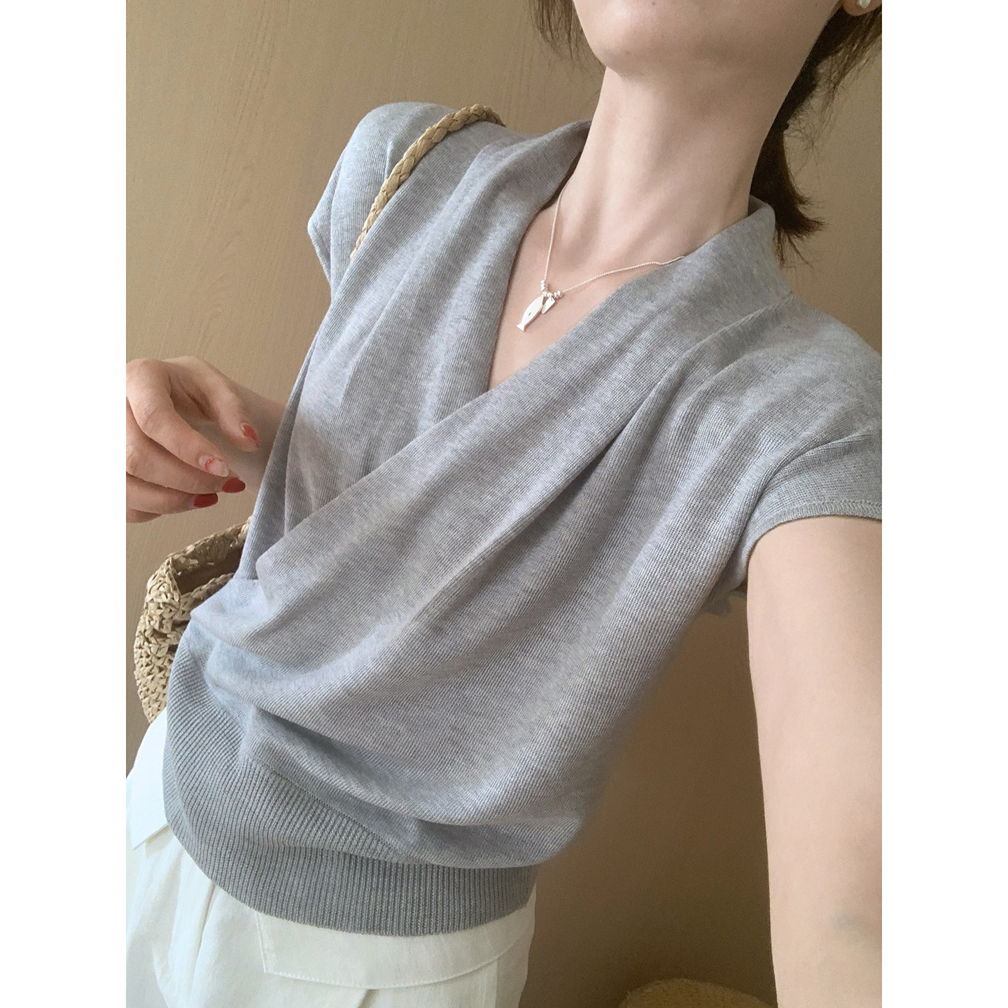 话里设计感V领坎肩短袖2026夏季新款韩版宽松显瘦无袖上衣小衫女
